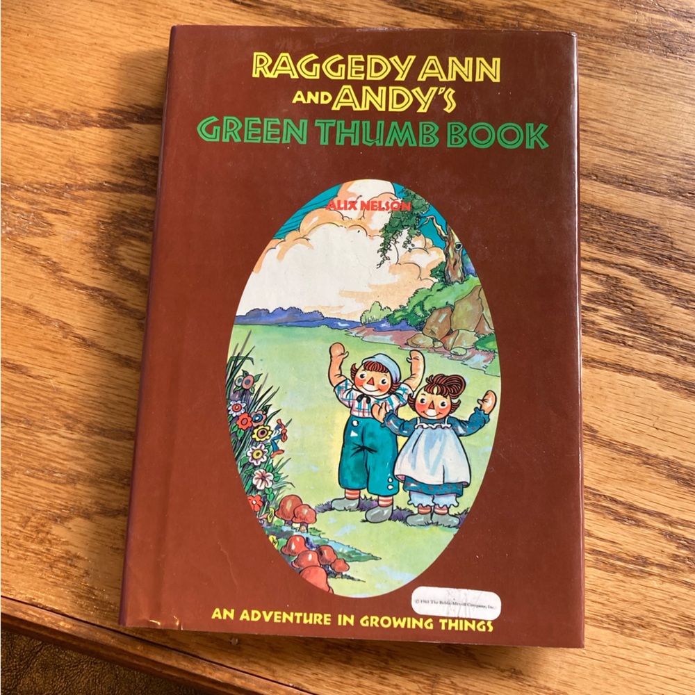 BOOK Vintage 'Raggedy Ann and Andy's Green Thumb book'